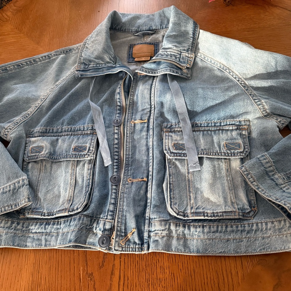 American Eagle Dreamy Drape stretch Cargo cropped Jean Jacket - Picture 4 of 5